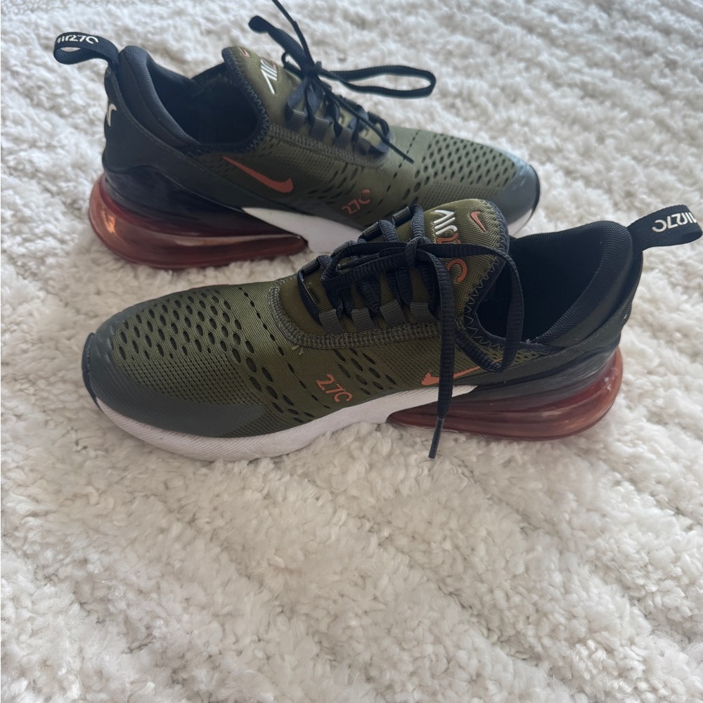 Nike Air Max Black and Tan Sneakers